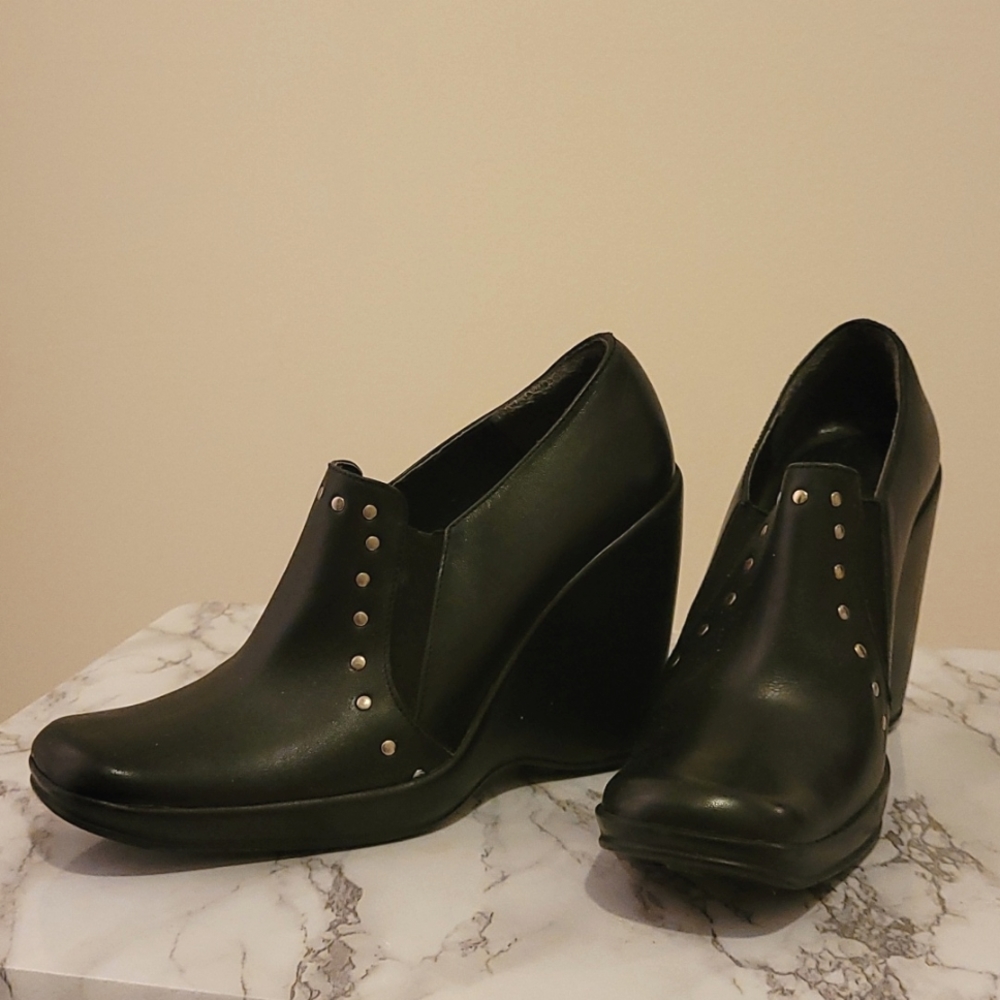 GUC- BEBE Blaxk Women's Wedge Ancle Leather Boots with Slver Studs! Size: 38